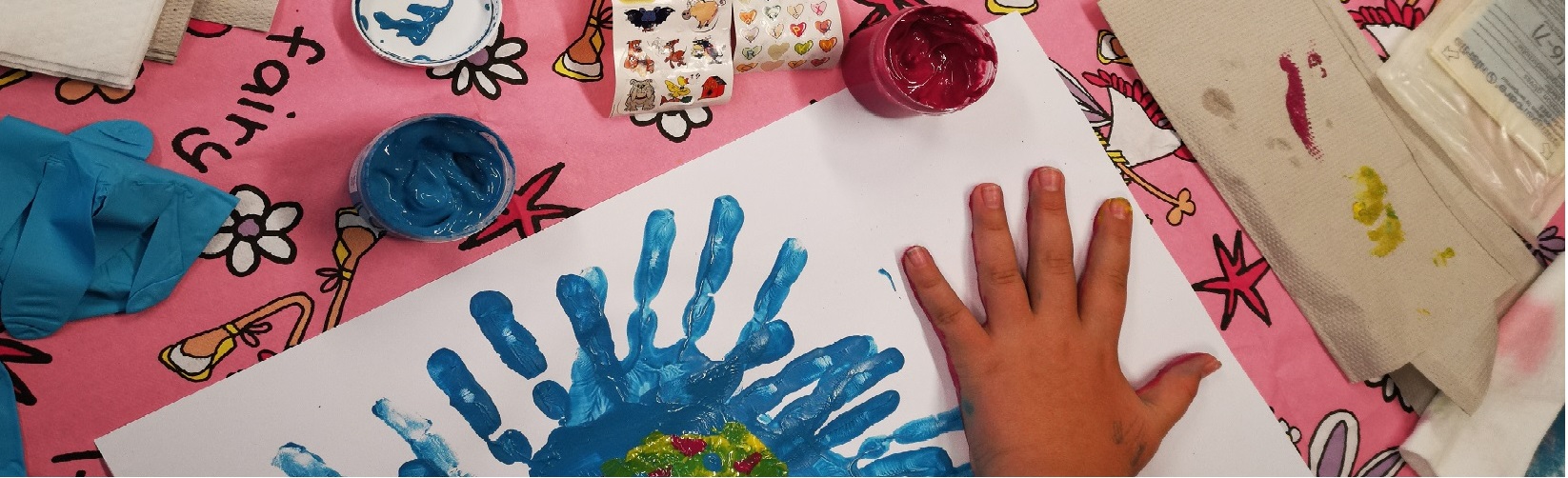 Familienzentrum Fennpfuhl Kinder Hände malen