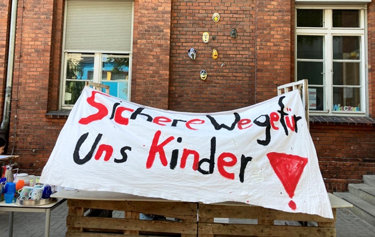 Hort Sonnenkids Banner "Sichere Wege für uns Kinder"