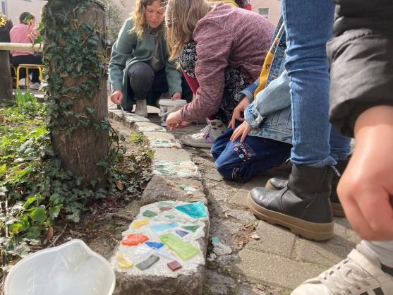 Hort Sonnenkids Osterprojekt Schulhofverschoenerung