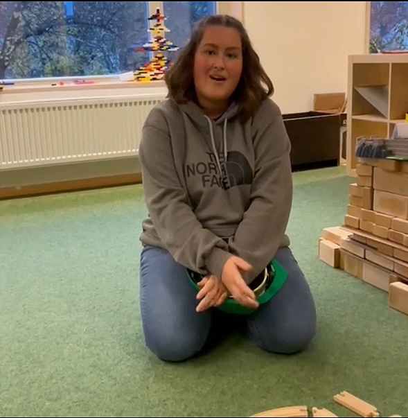 Auszubildende in der Kita "Grashüpfer" Ausschnitt vom Video