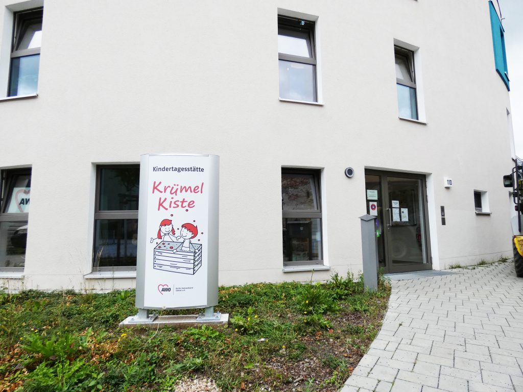 Kita Kruemelkiste, Haus und Eingang