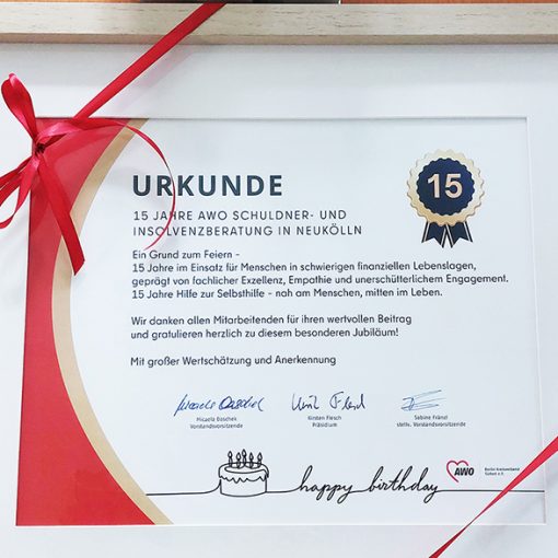Urkunde im Rahmen zu Jubiläum für 15 Jahre Schuldner- und Insolvenzberatung