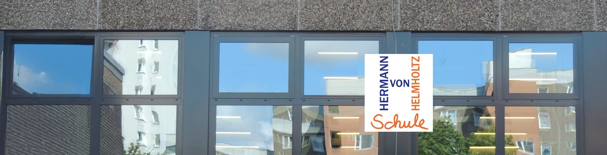 Fensterfront der Hermann-von-Helmholz-Schule