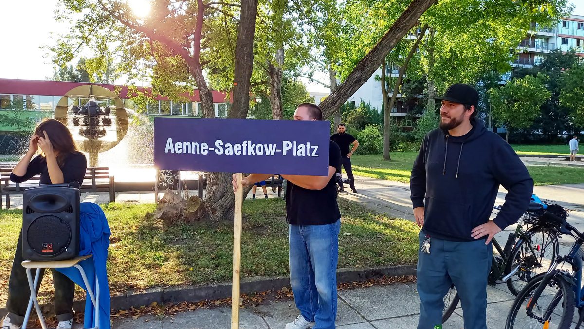 Aktion Platzumbennung Anne-Seafko mit dem JAC Judith-Auer